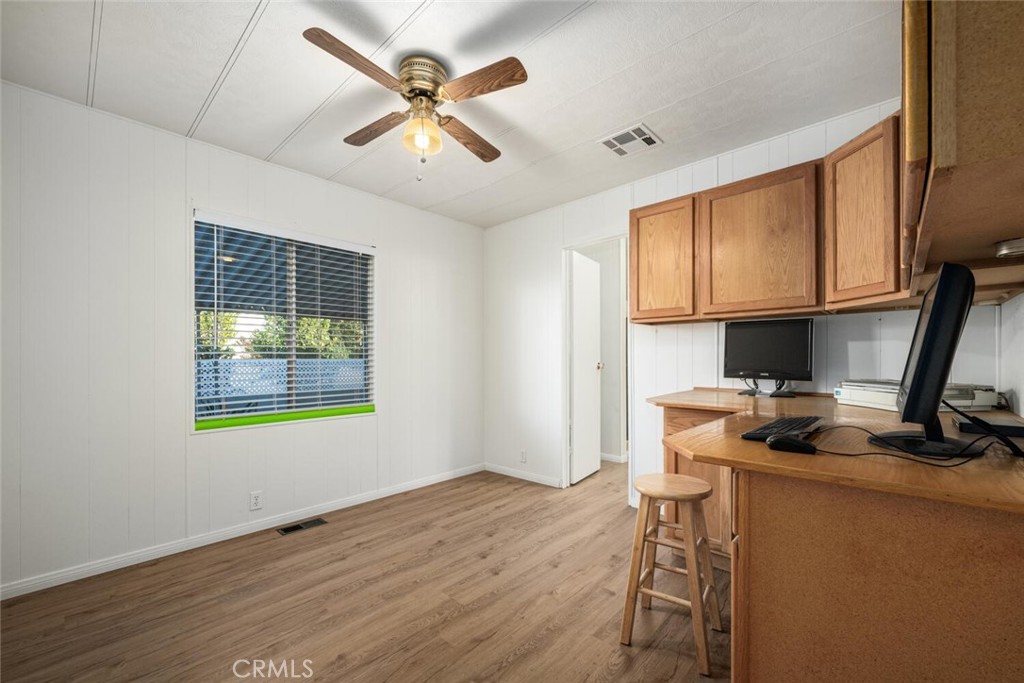 22221 Bloomfield Avenue 48