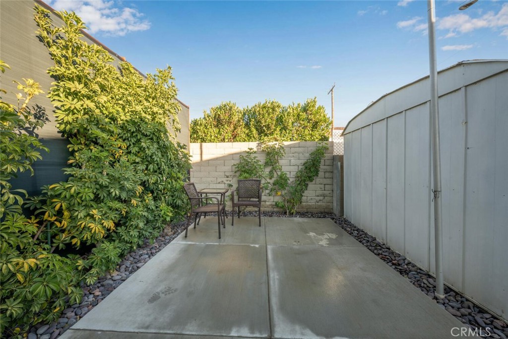 22221 Bloomfield Avenue 48