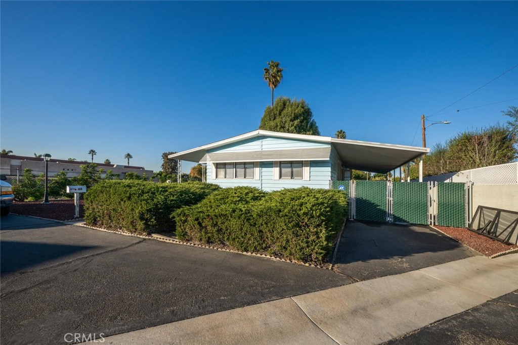 22221 Bloomfield Avenue 48