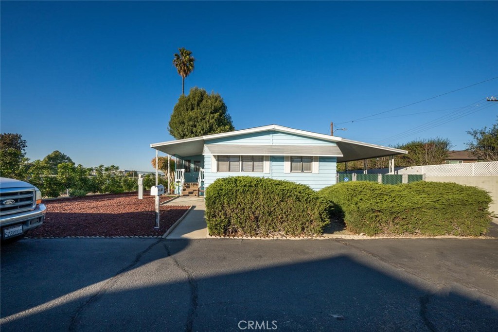 22221 Bloomfield Avenue 48