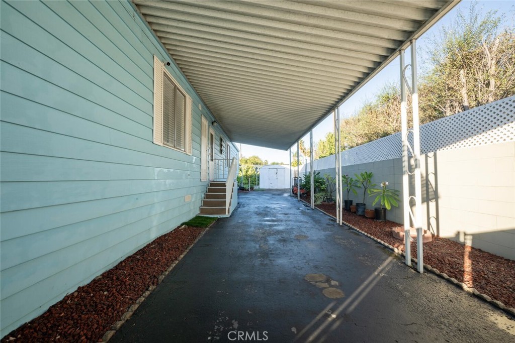 22221 Bloomfield Avenue 48