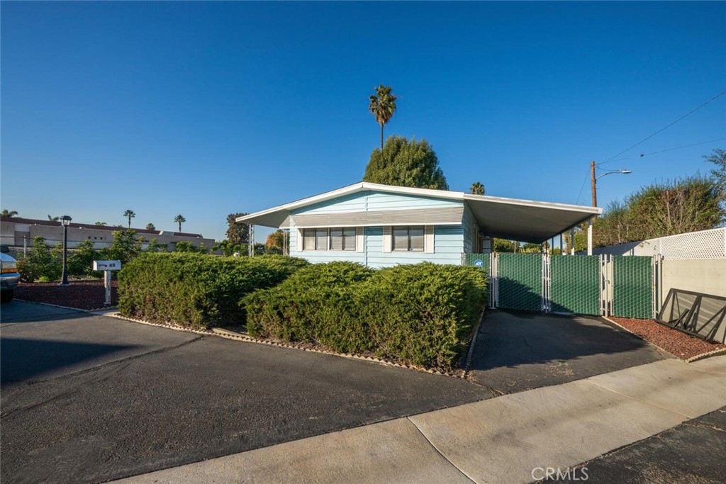 22221 Bloomfield Avenue 48