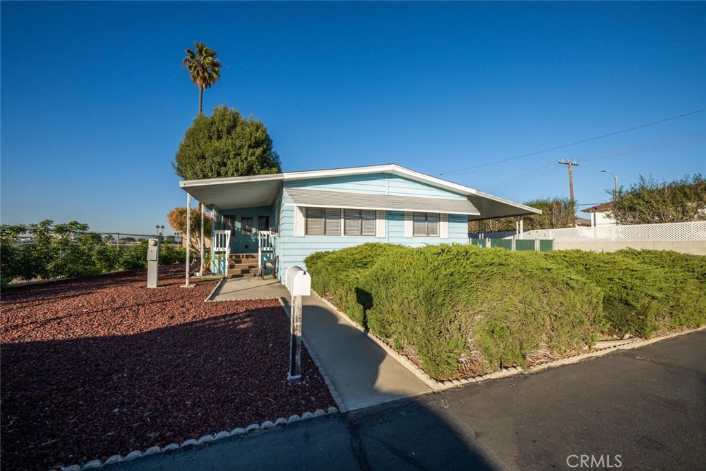 22221 Bloomfield Avenue 48