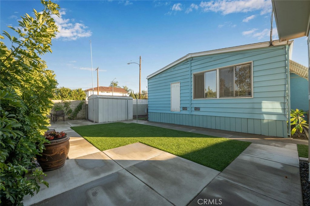 22221 Bloomfield Avenue 48