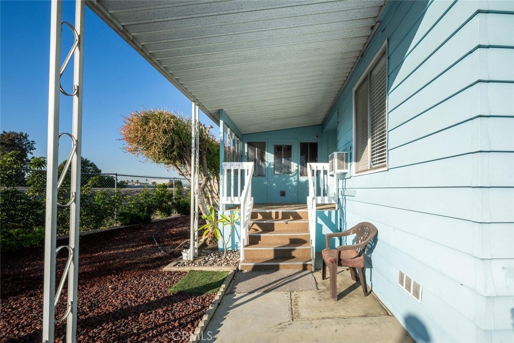 22221 Bloomfield Avenue 48