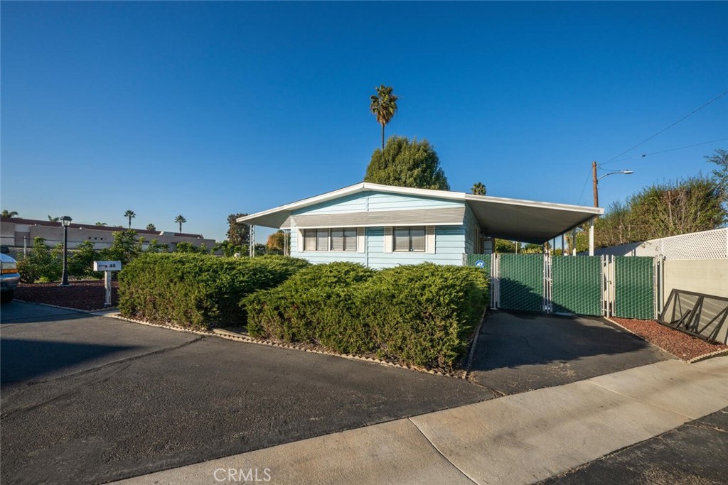 22221 Bloomfield Avenue 48