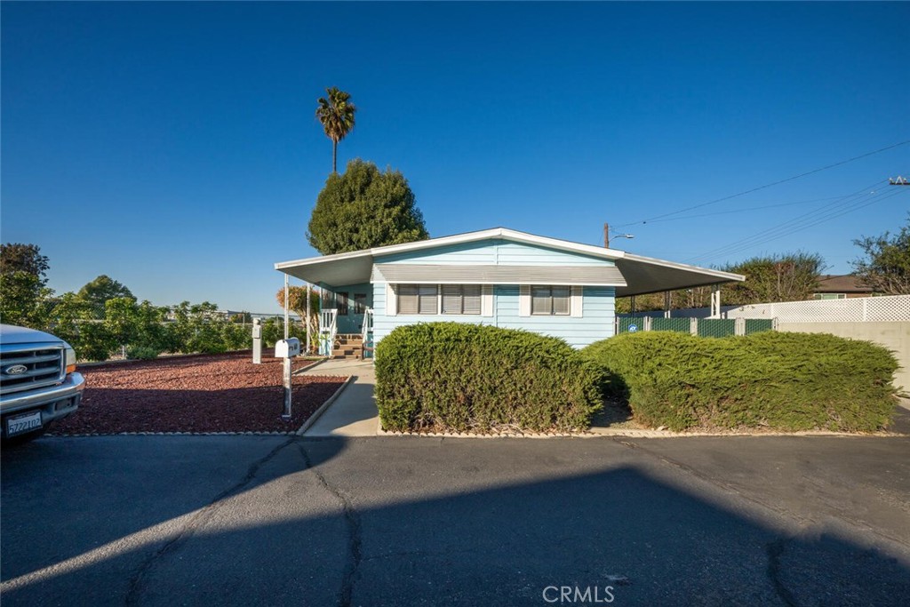22221 Bloomfield Avenue 48