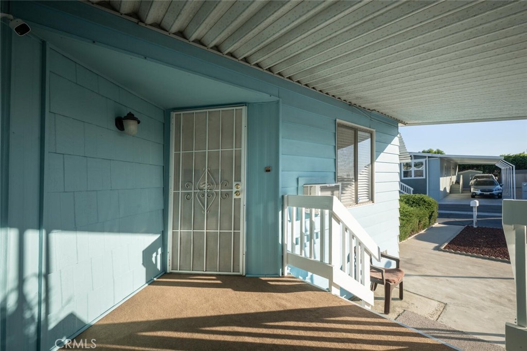 22221 Bloomfield Avenue 48