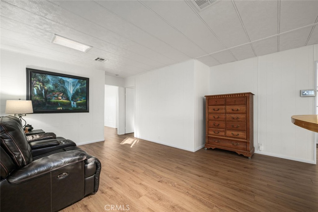 22221 Bloomfield Avenue 48