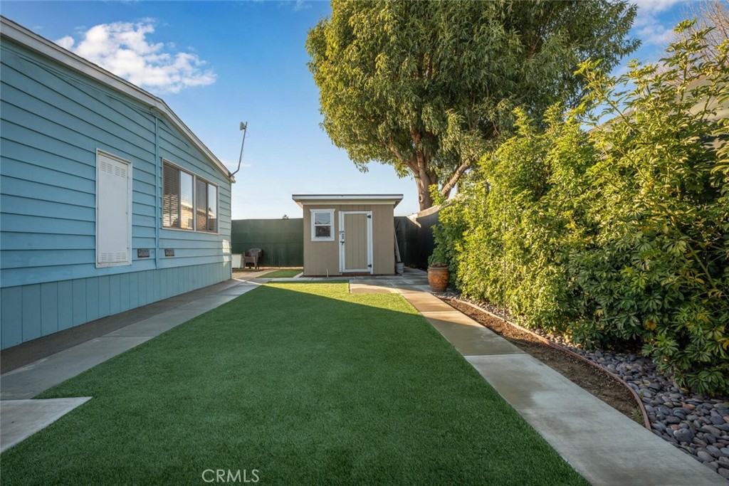 22221 Bloomfield Avenue 48