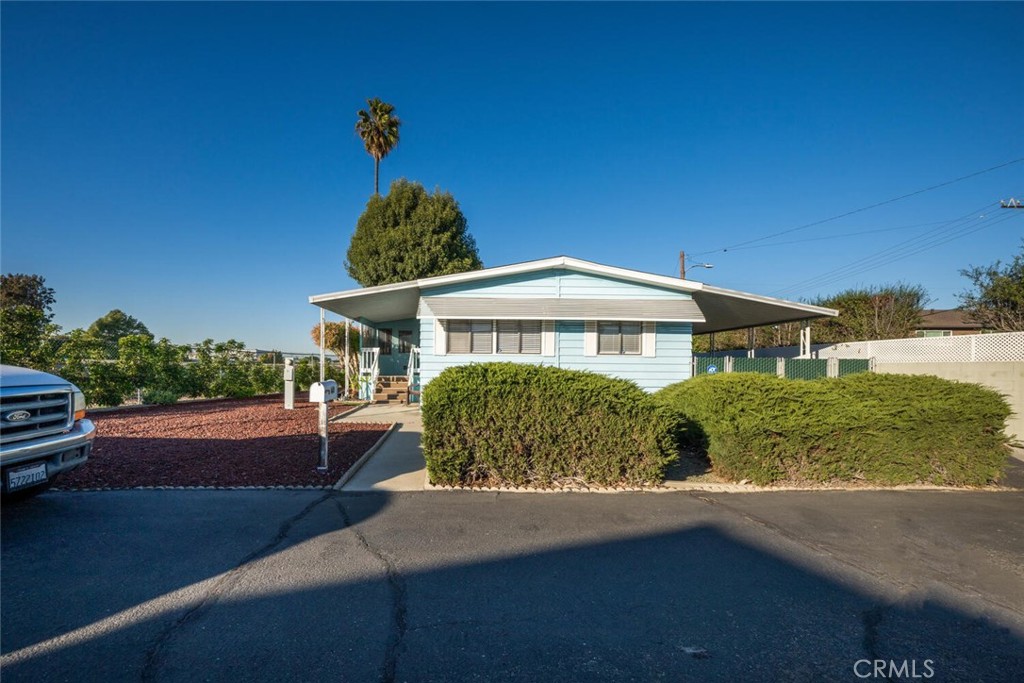 22221 Bloomfield Avenue 48