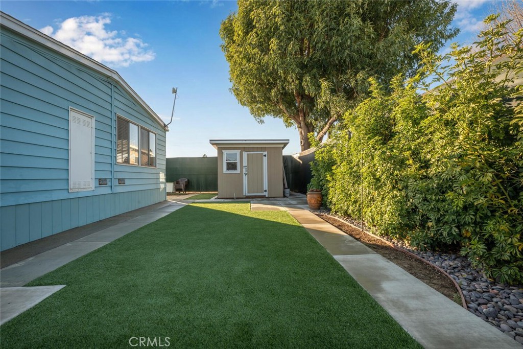 22221 Bloomfield Avenue 48