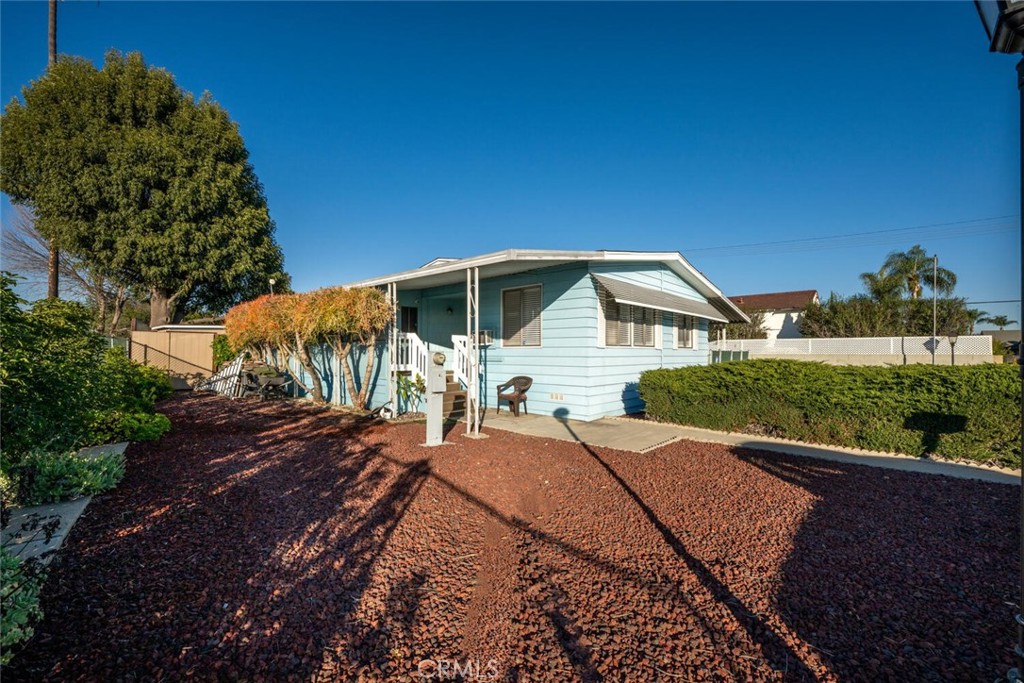 22221 Bloomfield Avenue 48