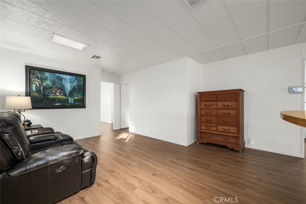 22221 Bloomfield Avenue 48