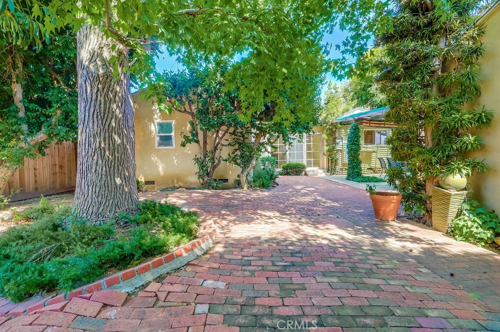 3835 Gundry Avenue