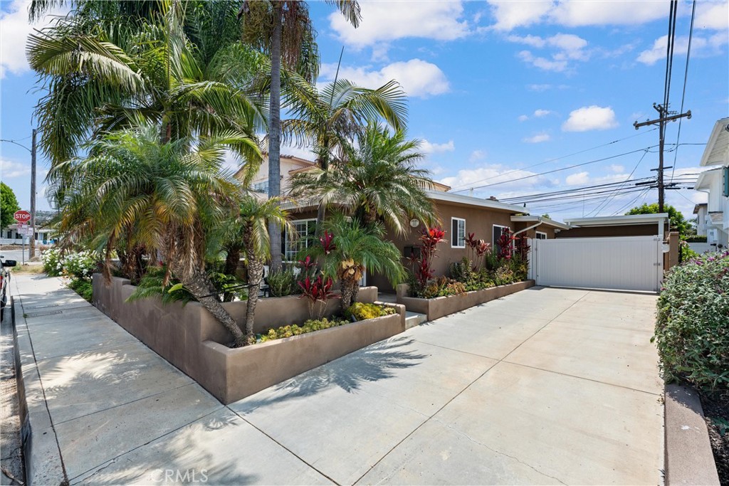 309 W Avenida Palizada