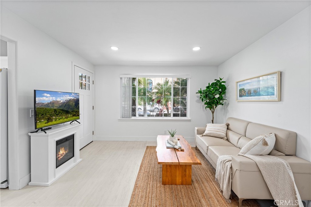 309 W Avenida Palizada