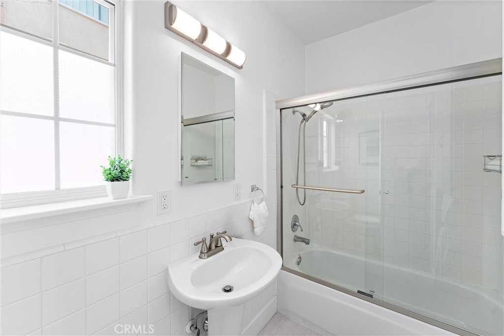 309 W Avenida Palizada