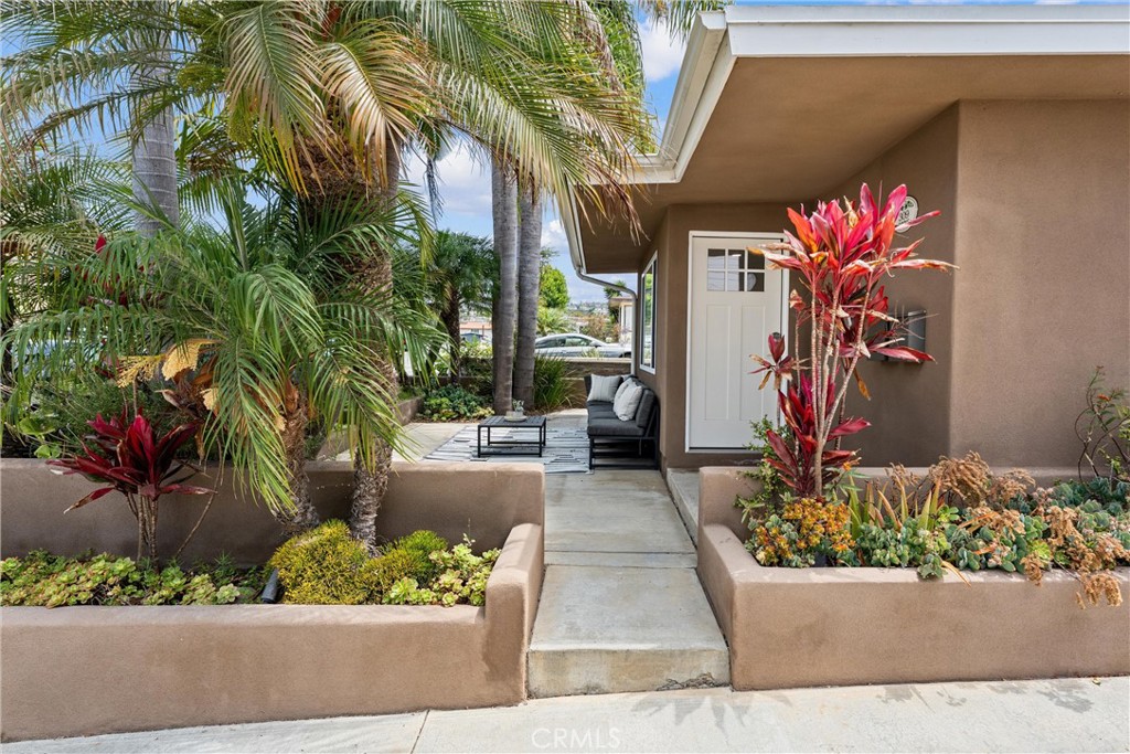 309 W Avenida Palizada