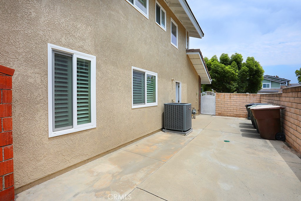 5685 Avenida Florencia