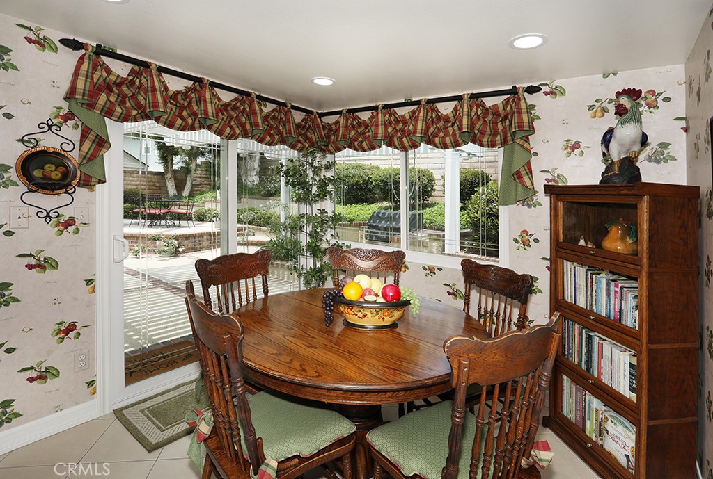 5685 Avenida Florencia