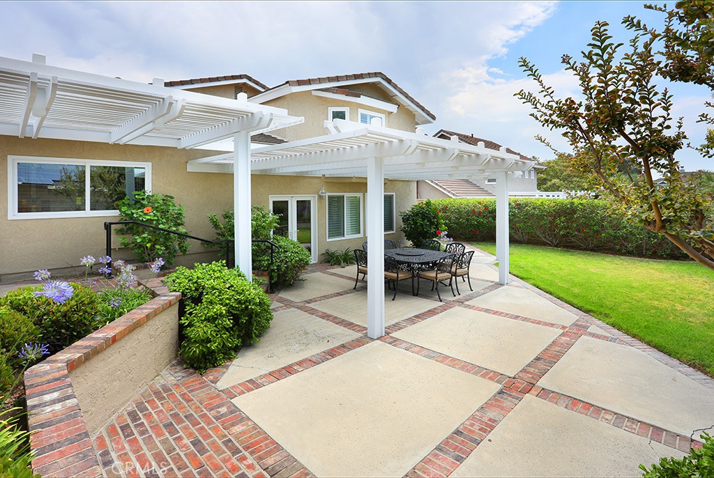 5685 Avenida Florencia