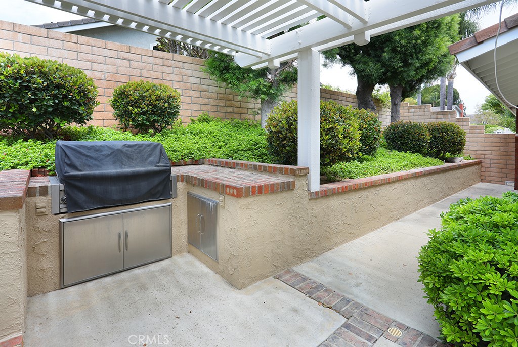 5685 Avenida Florencia