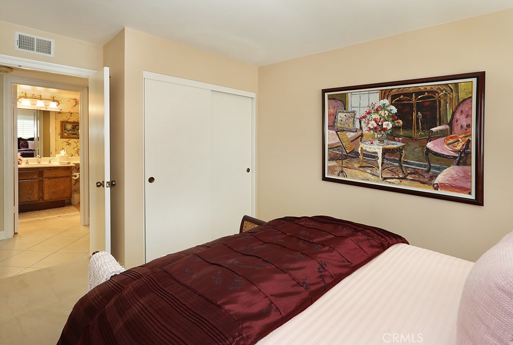 5685 Avenida Florencia