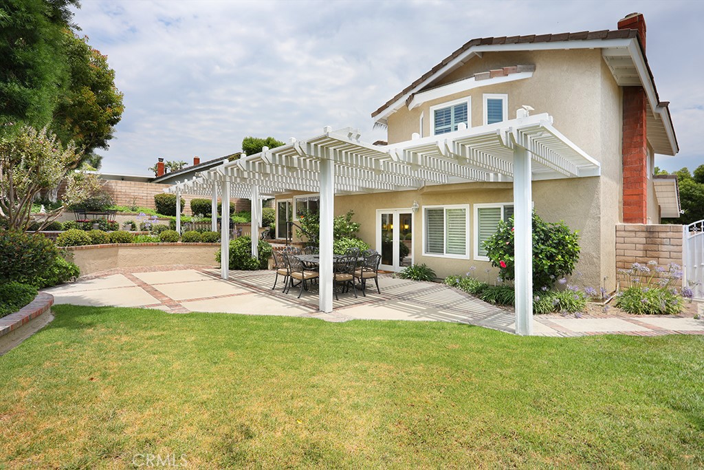 5685 Avenida Florencia