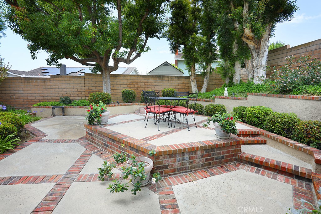 5685 Avenida Florencia