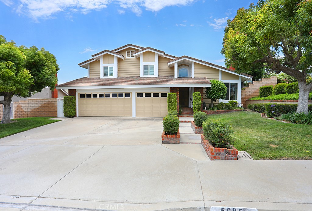 5685 Avenida Florencia