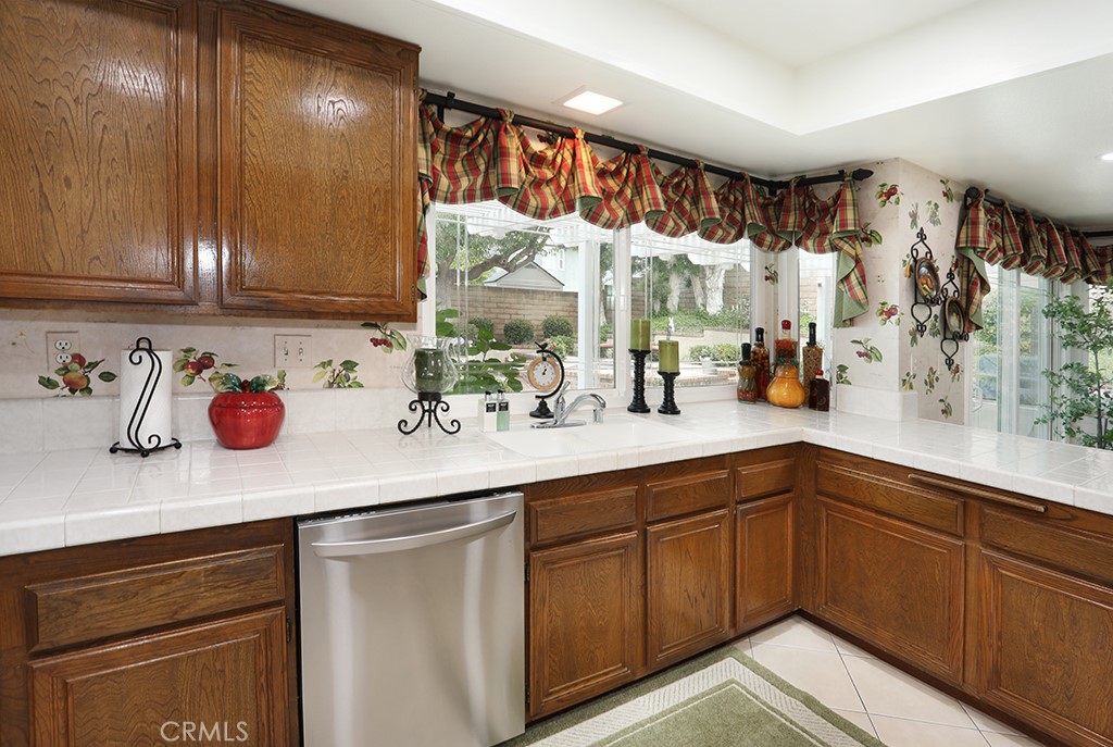 5685 Avenida Florencia