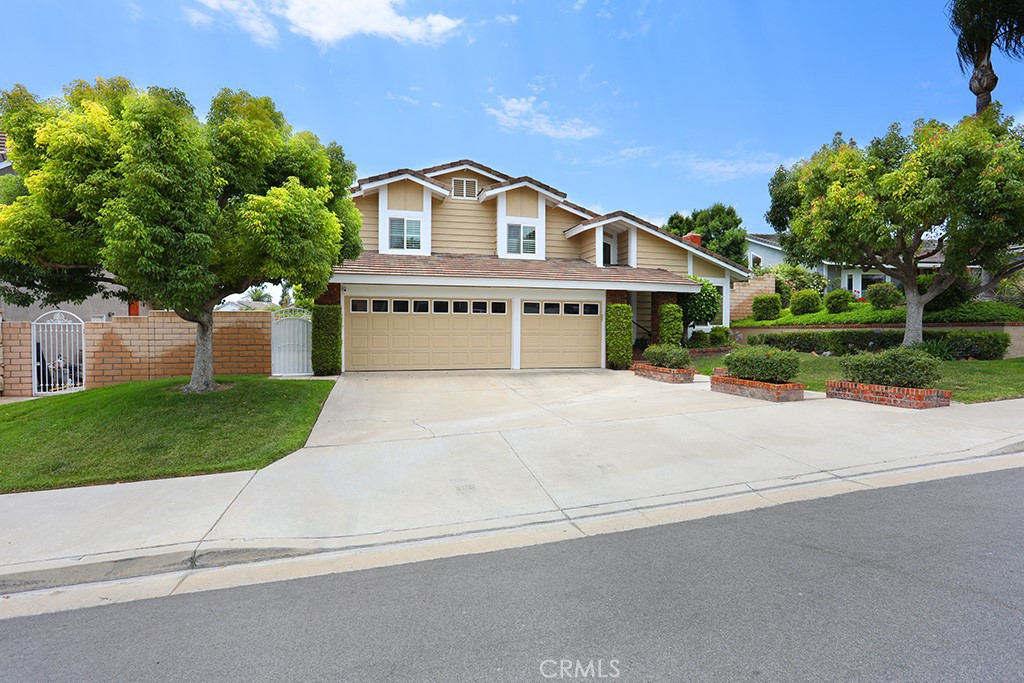 5685 Avenida Florencia