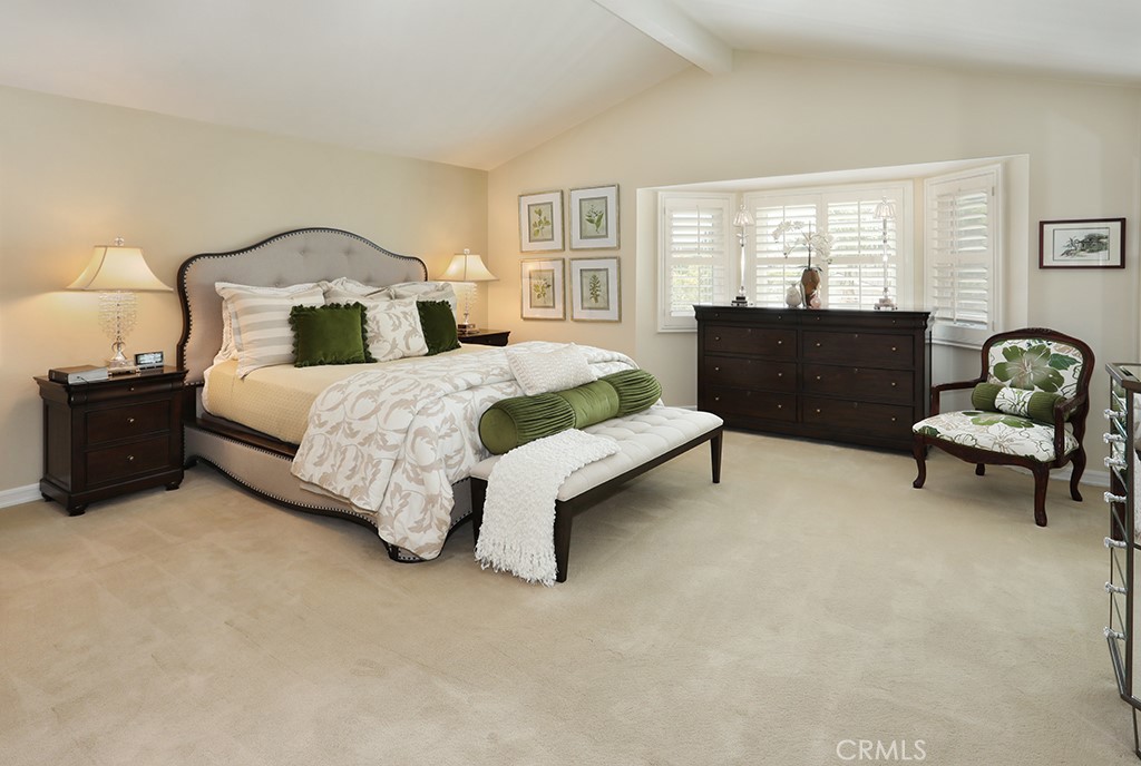 5685 Avenida Florencia