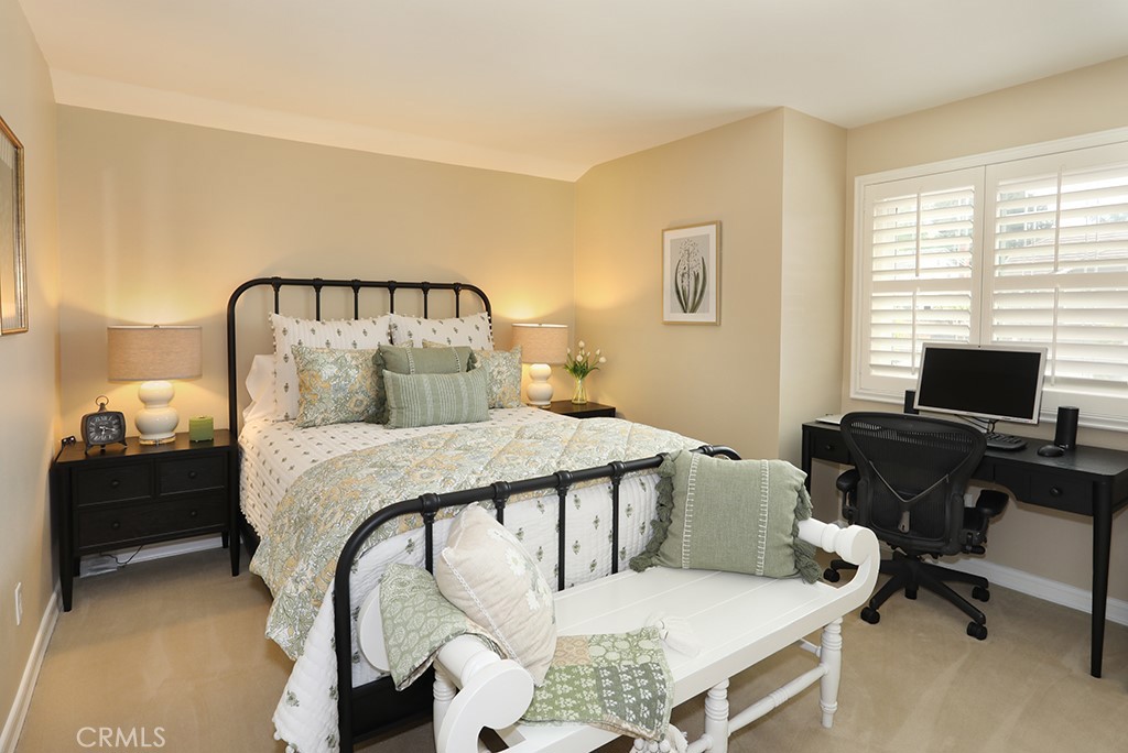 5685 Avenida Florencia