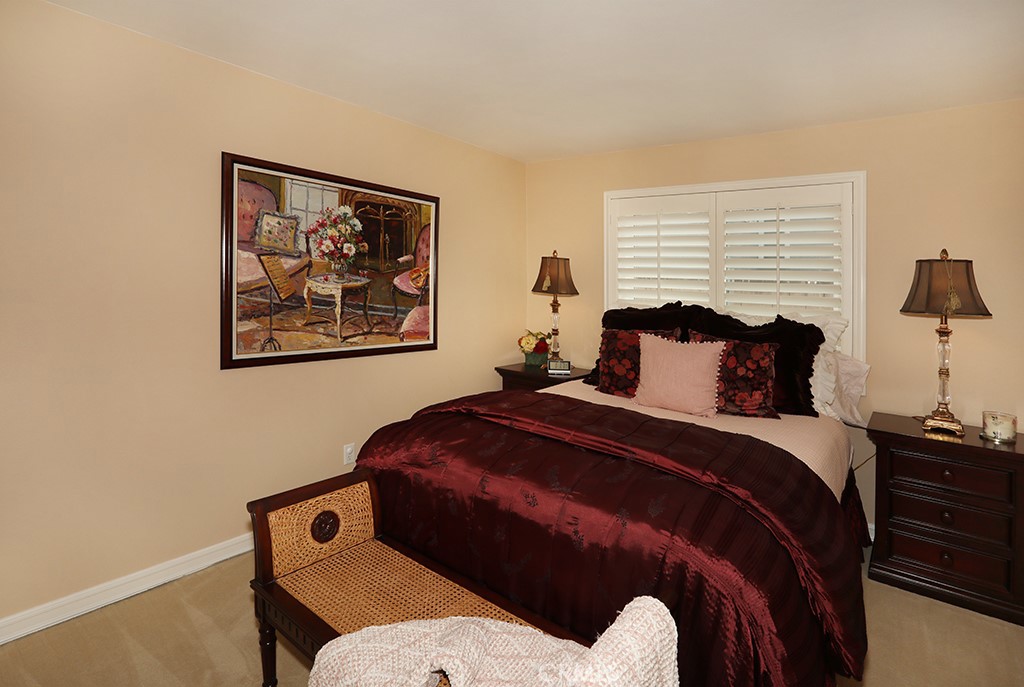 5685 Avenida Florencia