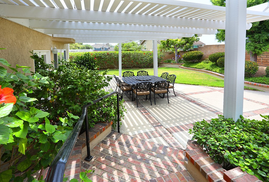 5685 Avenida Florencia