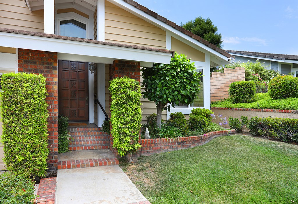 5685 Avenida Florencia