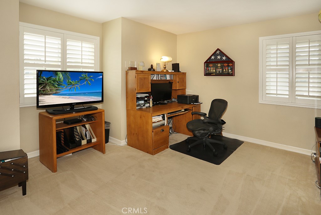 5685 Avenida Florencia