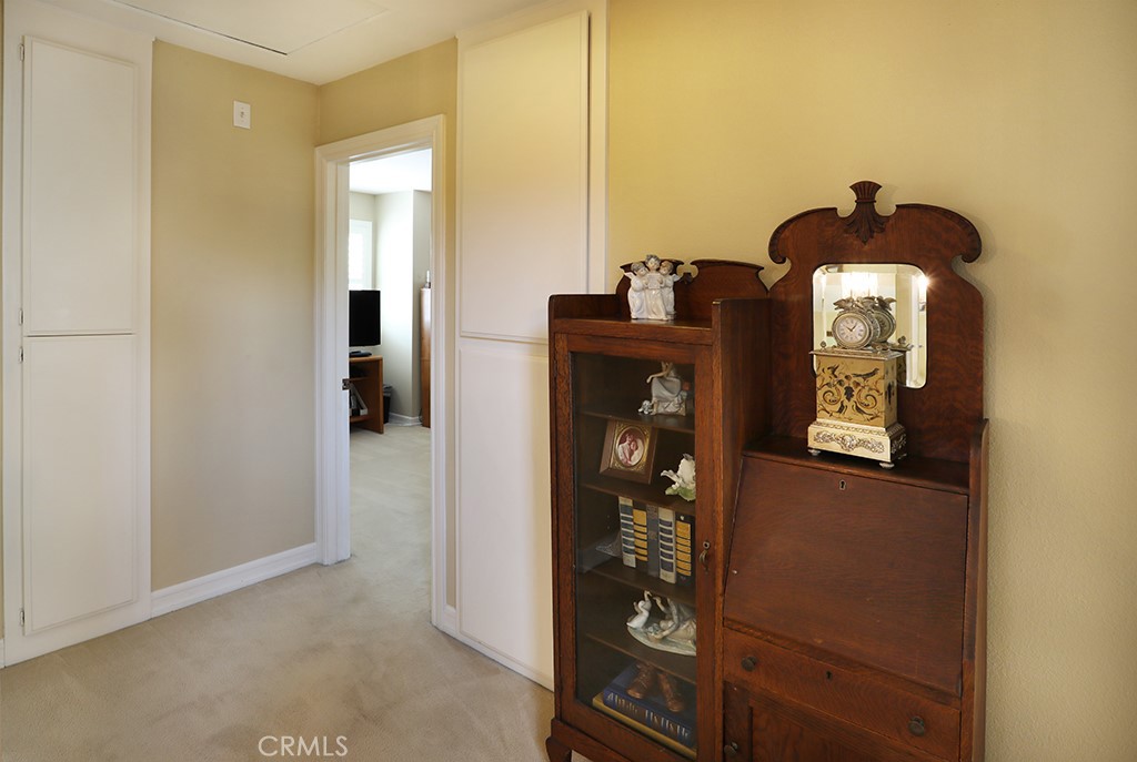 5685 Avenida Florencia