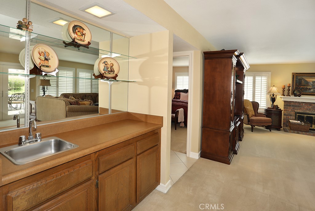 5685 Avenida Florencia