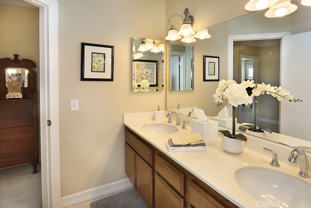 5685 Avenida Florencia