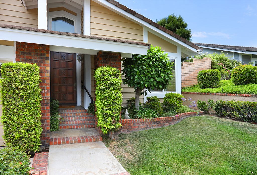 5685 Avenida Florencia