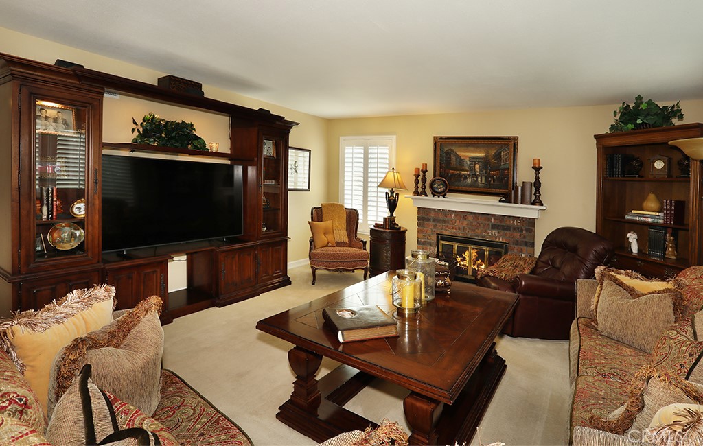 5685 Avenida Florencia