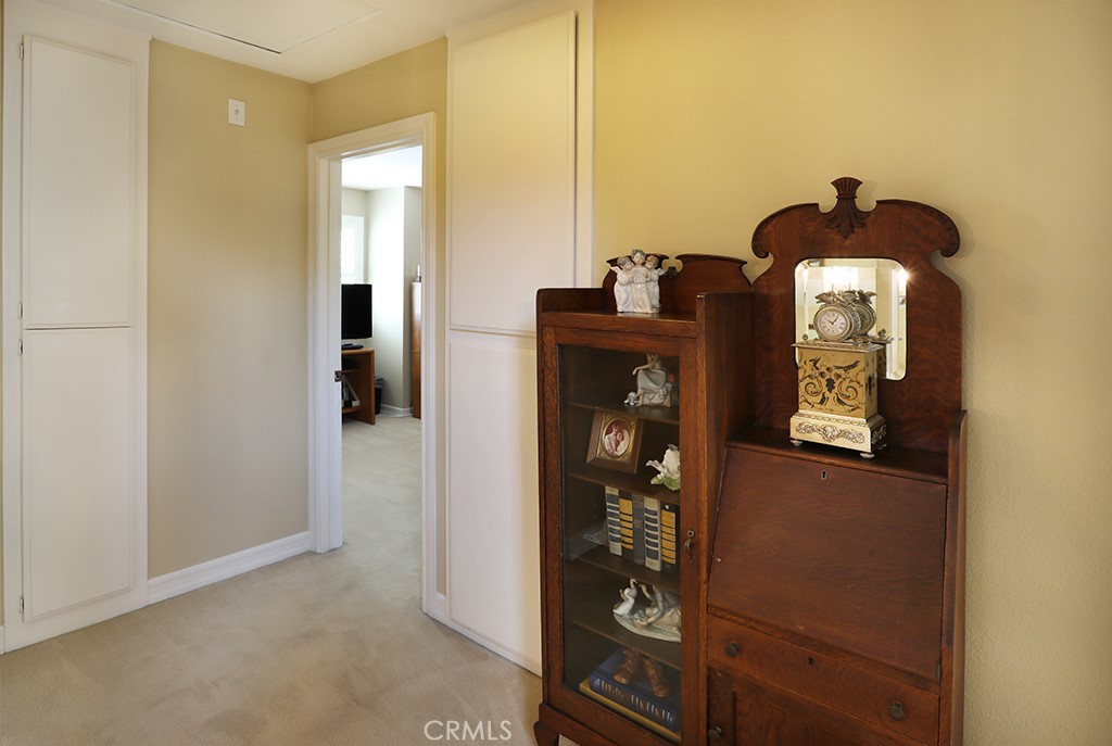 5685 Avenida Florencia