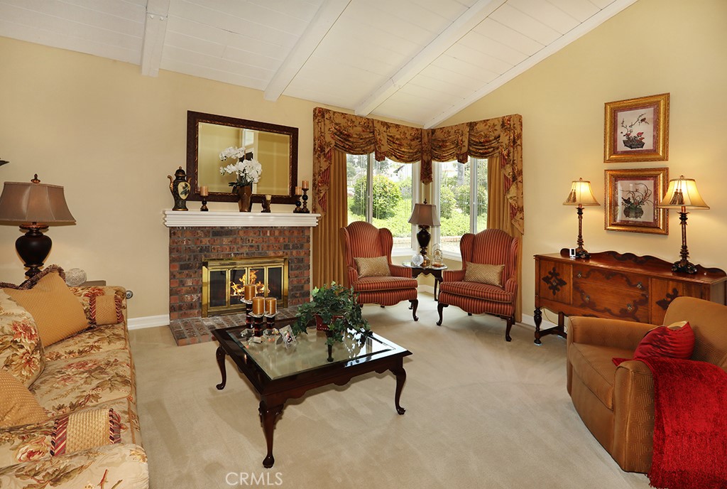 5685 Avenida Florencia
