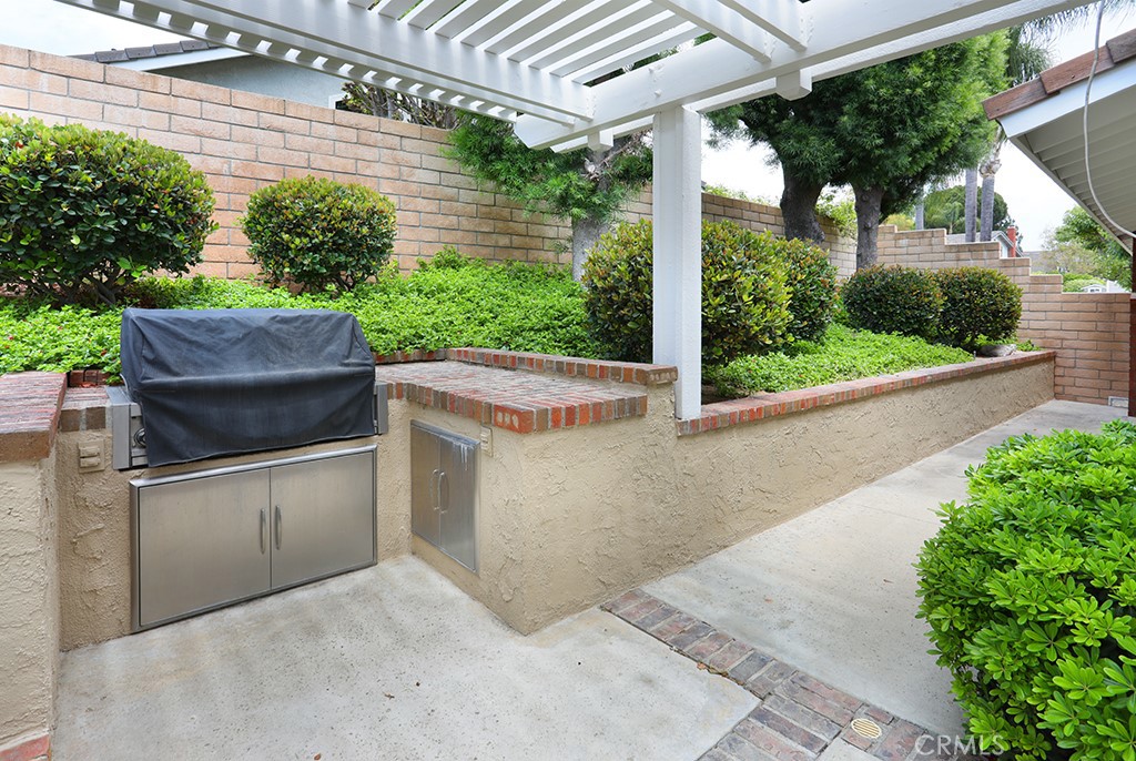 5685 Avenida Florencia