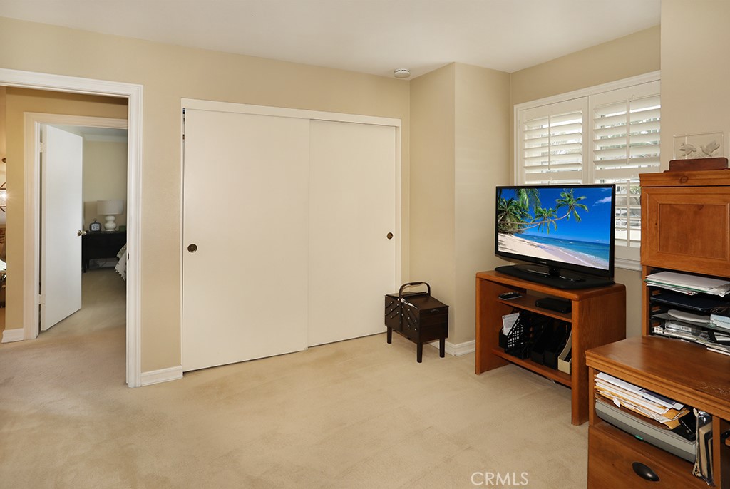 5685 Avenida Florencia