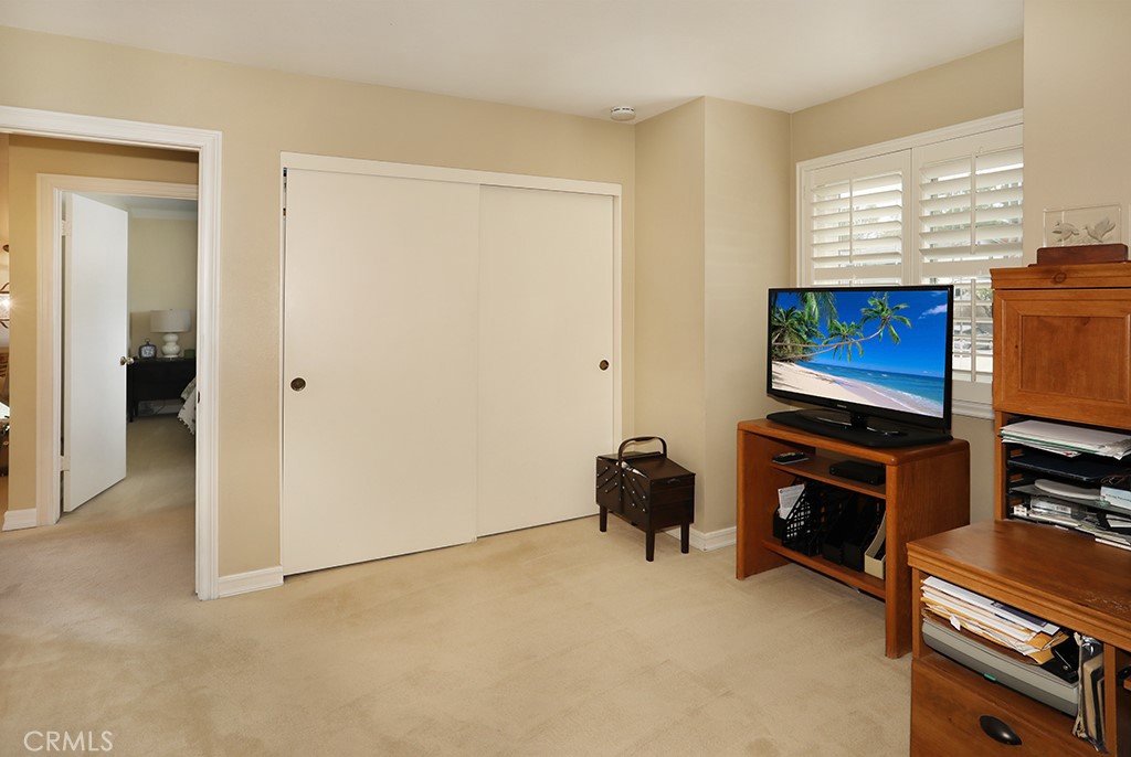 5685 Avenida Florencia