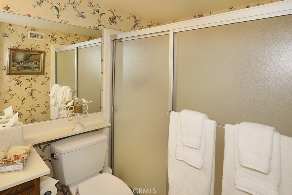 5685 Avenida Florencia